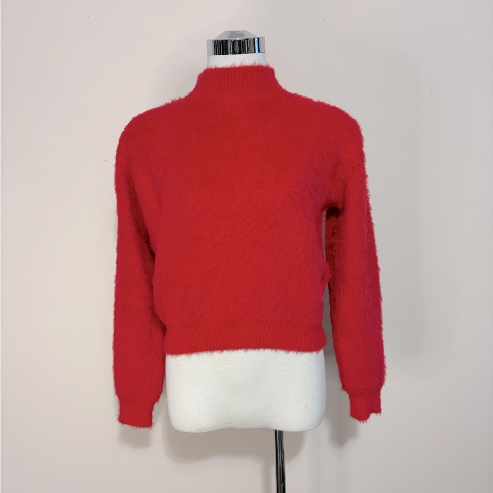 Lili Sidonio Textured Crew Neck Sweater